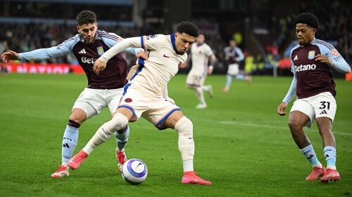 分析师：维尼修斯越位阻挡门将视线 进球应无效